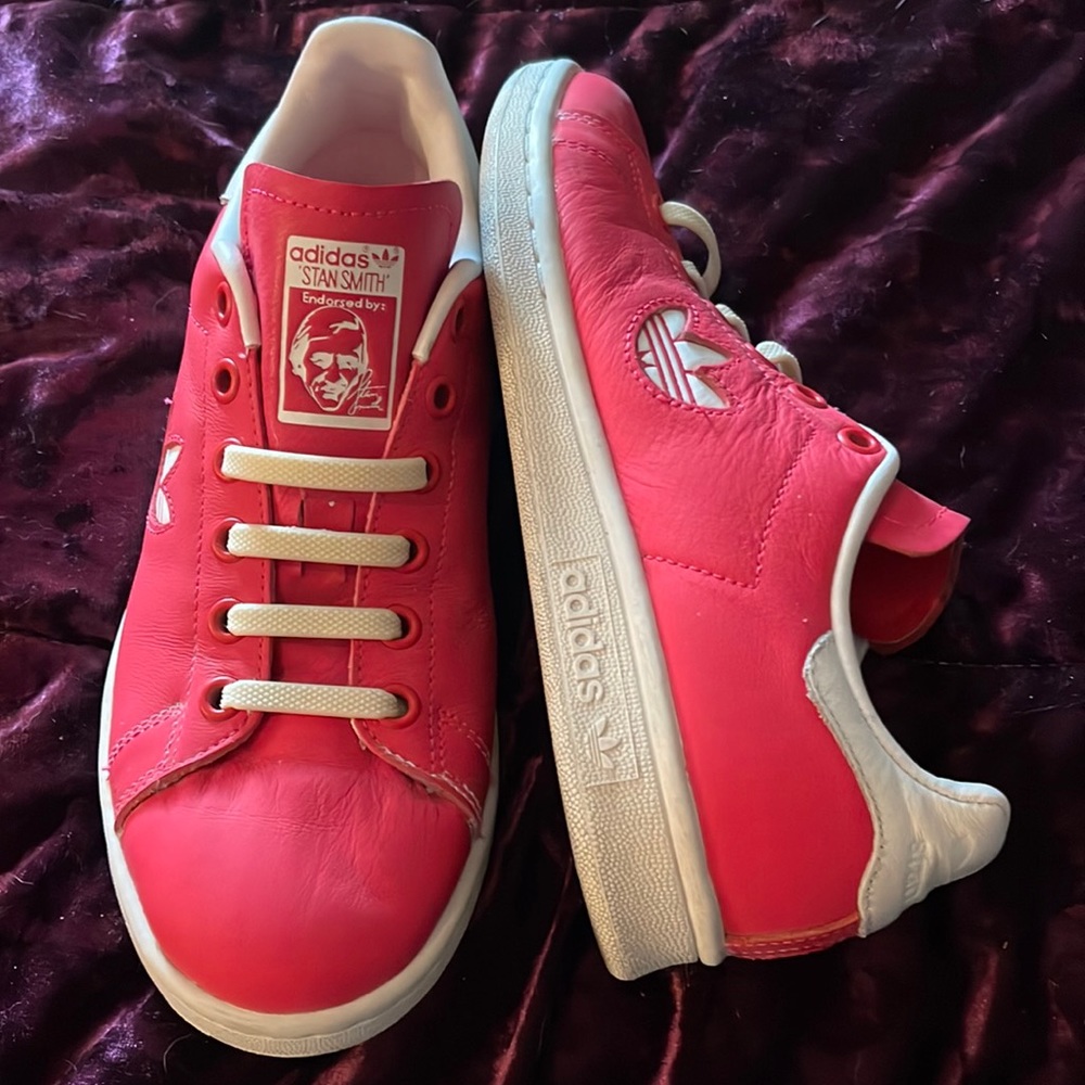 Pink Stan Smith Adidas sneakers light scuffing size 7 girls 5 boys